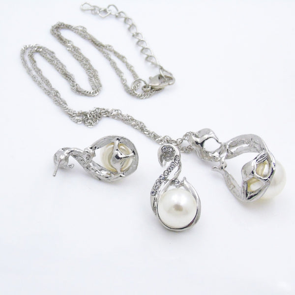 Pearl and diamond necklace earrings set